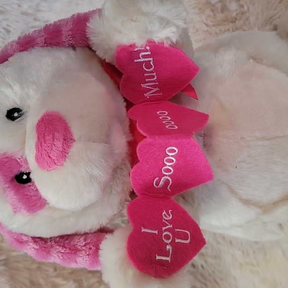 Musical plush Dog, valentine, Carlton Cards - Picture 2 of 8